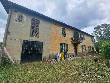 Foto Casa indipendente a Bistagno di 215 m² con 8 locali in vendita
