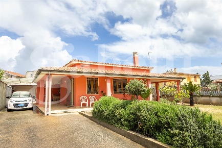 Foto Casa indipendente a Dolianova di 110 m² con 4 locali in vendita