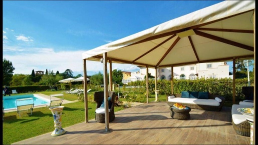 Foto Casa indipendente a Signa di 1078 m² con 20 locali in vendita