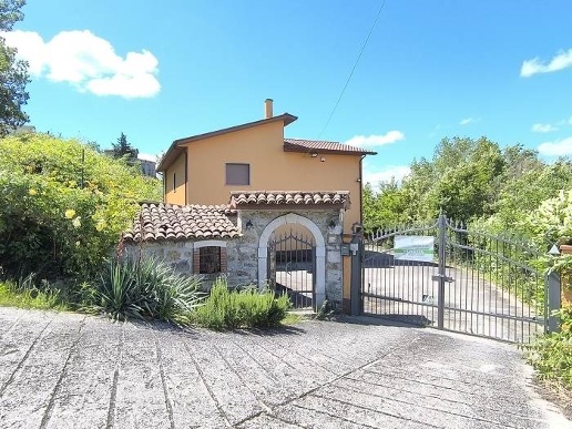 casa indipendente in vendita a Frigento