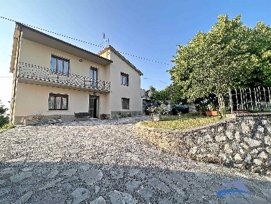 Foto Casa indipendente in VOCABOLO PICIOLO  71, Stroncone Centro di 293 m²