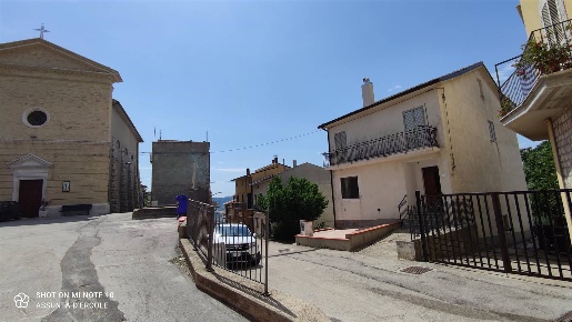 Foto Casa indipendente a Casalanguida Centro di 240 m² con 7 locali