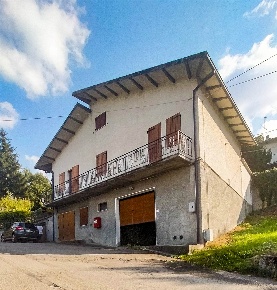 Foto Villa unifamiliare a Frassinoro di 116 m² con 7 locali in vendita
