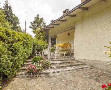 Foto Villa unifamiliare a Frassinoro di 116 m² con 7 locali in vendita