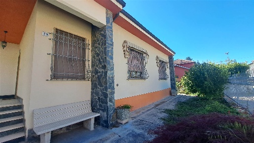 Foto Casa indipendente a Ponti di 140 m² con 5 locali in vendita