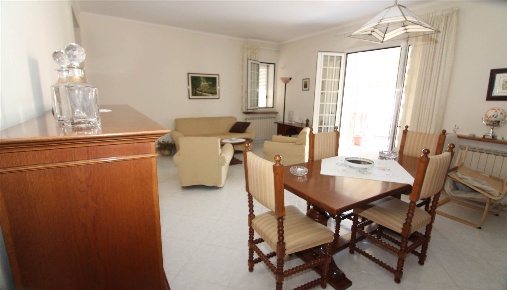 Foto Casa indipendente in VIA NISIDA 4, Lentini di 306 m² con 8 locali