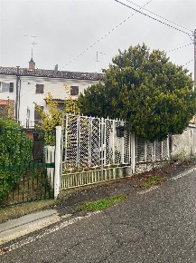Foto Case semi ndipendenti a Paderna di 169 m² con 9 locali in vendita