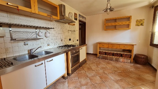 Foto Casa indipendente a Paese di 160 m² con 8 locali in vendita