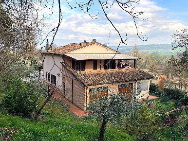 Foto Villa unifamiliare a Mondavio di 220 m² con 11 locali in vendita