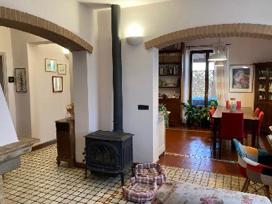 Foto Villa unifamiliare a Mondavio di 220 m² con 11 locali in vendita