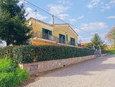 Foto Casa indipendente in Via San Valentino 62, Collevecchio di 157 m²