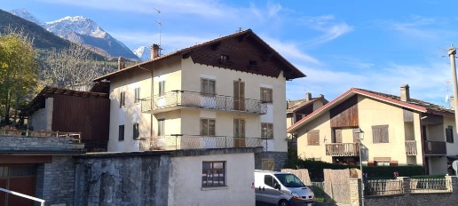 Foto Casa indipendente in Chez Croiset  12, Fénis Chez Croiset di 230 m²