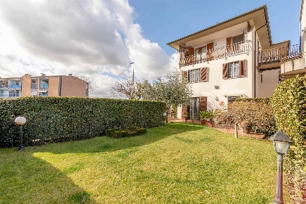 Foto Casa indipendente in Via dei Confini, Campi Bisenzio di 162 m²