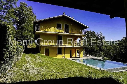 Foto Villa unifamiliare a Acqui Terme di 350 m² con 15 locali in vendita