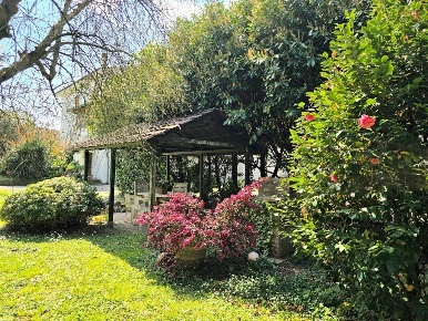 Foto Case semi ndipendenti in via filettole, Lucca Balbano di 240 m²