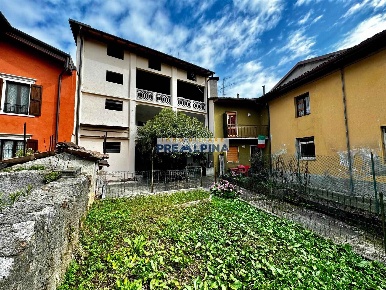 Foto Casa indipendente in Via Trento  12, Casnigo di 129 m² con 5 locali