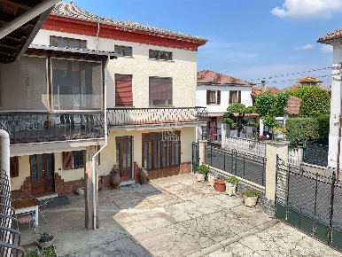 Foto Case semi ndipendenti in Via Roma 24, Guazzora Centro di 190 m²