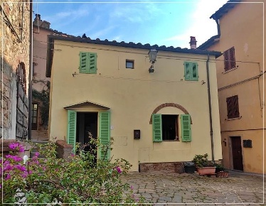 Foto Casa indipendente a Castagneto Carducci Centro di 93 m² con 5 locali