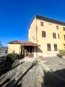 Foto Case semi ndipendenti a Capannori San Filippo di 200 m² con 7 locali