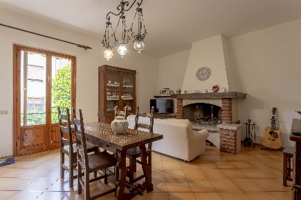 Foto Casa indipendente in via della Crescia, Campi Bisenzio di 184 m²
