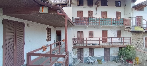 Foto Casa indipendente a Invorio Centro di 236 m² con 11 locali in vendita