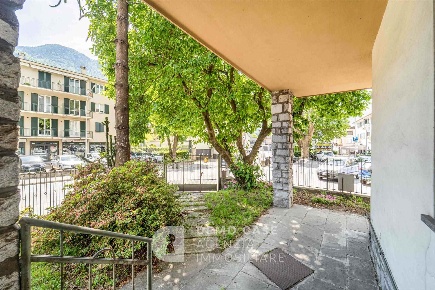 Foto Casa indipendente in Viale Maloggia 1, Chiavenna Centro di 316 m²