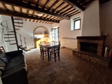 Foto Case semi ndipendenti a Sefro Centro di 80 m² con 6 locali in vendita