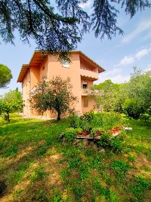 Foto Casa indipendente in Via Berlinguer  3, Cannara Centro di 250 m²