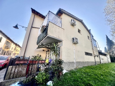 Foto Casa indipendente a Campi Bisenzio Torricella di 210 m² con 7 locali