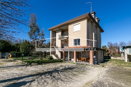 Foto Casa indipendente a Casale sul Sile di 514 m² con 8 locali in vendita
