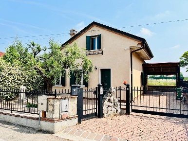 Foto Casa indipendente a Sorgà in vendita