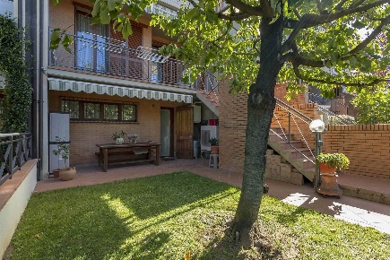 Foto Casa indipendente in via Caracciolo, Campi Bisenzio di 141 m²