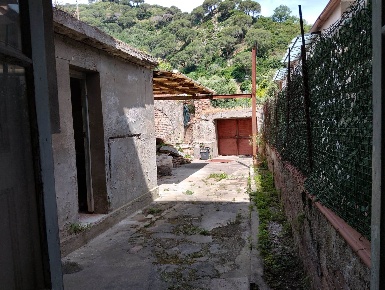 Foto Casa indipendente a Messina Giostra di 90 m² con 5 locali in vendita