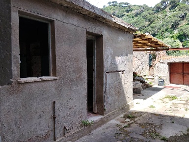 Foto Casa indipendente a Messina Giostra di 90 m² con 5 locali in vendita