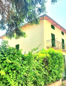 Foto Casa indipendente in via alessamdrini snc, Agliana Centro di 300 m²