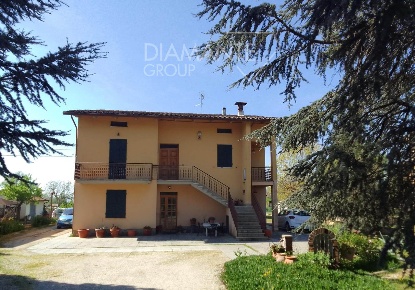 Foto Casa indipendente a Tuoro sul Trasimeno Borghetto di 330 m² in vendita