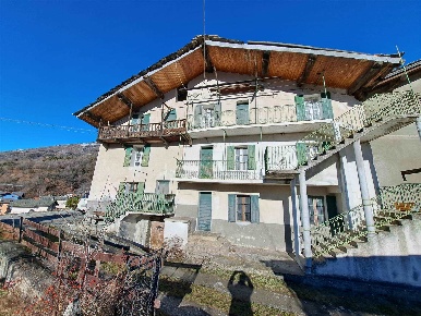 Foto Casa indipendente in Località Plan d'Arey 7, Verrayes di 210 m²