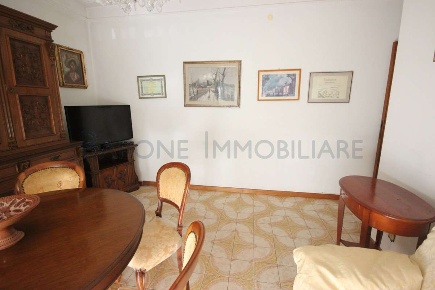Foto Appartamento in viale Stazione, Massa Centro di 85 m² con 4 locali