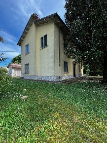 Foto Casa indipendente a Borgo Virgilio di 200 m² con 10 locali in vendita