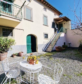 Foto Casa indipendente in via del castello, Villa Basilica di 200 m²