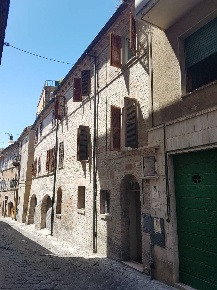 Foto Casa indipendente a Fermo Centro di 120 m² con 8 locali in vendita