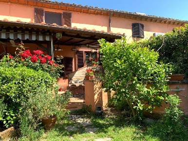 Foto Casa indipendente a Rosignano Marittimo in vendita