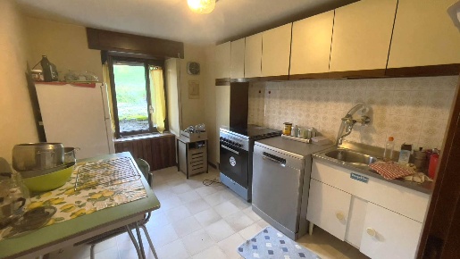 Foto Casa indipendente in PREVISDOMINI, Piateda di 240 m² con 11 locali