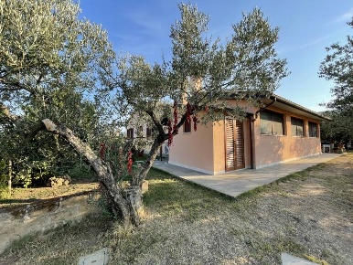 Foto Casa indipendente a Massa Marittima di 120 m² con 6 locali in vendita