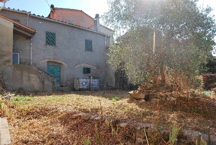 Foto Casa indipendente a Pistoia Candeglia di 300 m² con 14 locali