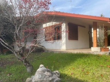 Foto Casa indipendente in via Montello 23, Treviso Viale Luzzatti di 250 m²