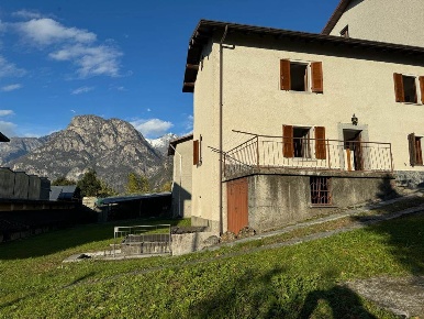 Foto Casa indipendente in Via Mario Copes, Verceia Centro di 206 m²