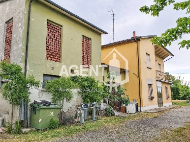 Foto Casa indipendente a Conselice Centro di 400 m² con 10 locali