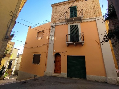 Foto Casa indipendente a Scerni Centro di 112 m² con 7 locali in vendita