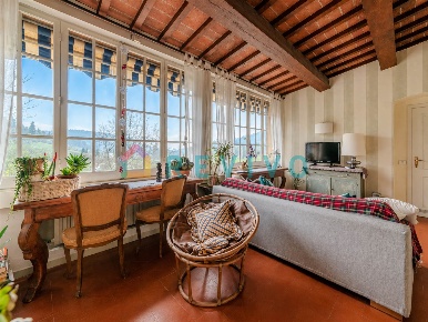 Foto Case semi ndipendenti a Firenze Serpiolle di 200 m² con 10 locali